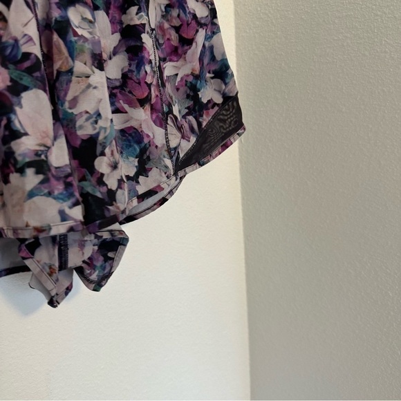 Lululemon Hotty Hot Shorts 2.5" Inseam Utopia Multi Color Lined Size 10 Women’s - Picture 2 of 10